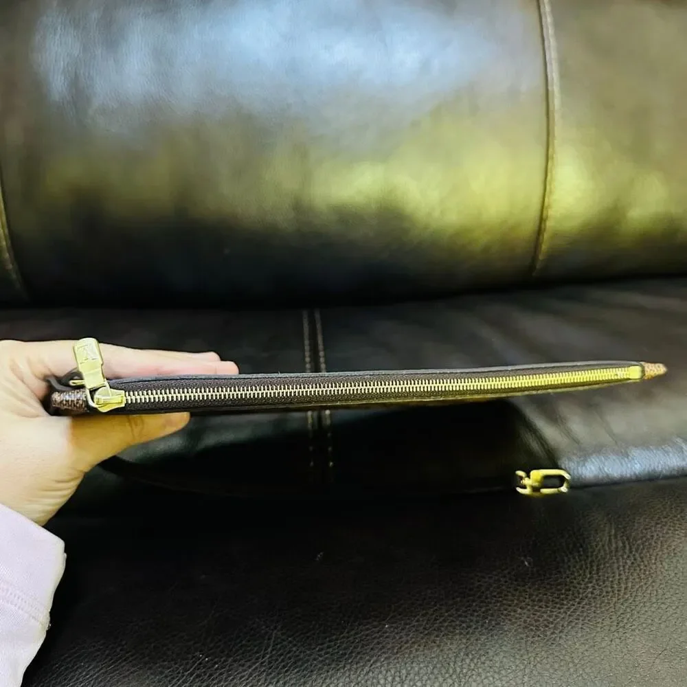 Louis Vuitton Neverfull GM Pouch - Picture 3 of 9